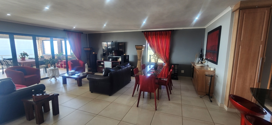 6 Bedroom Property for Sale in Da Nova Western Cape